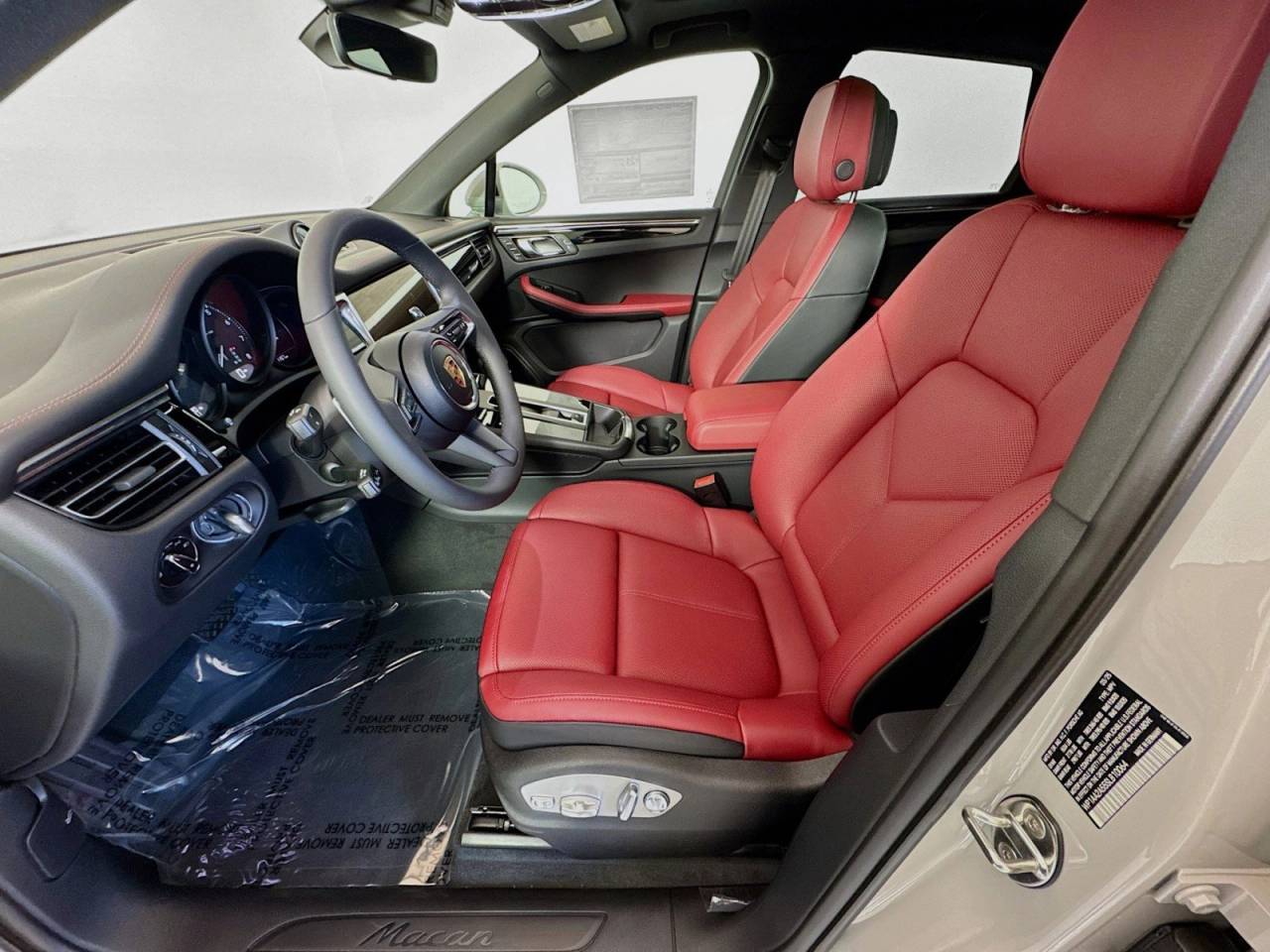 2025 Porsche Macan T photo 5