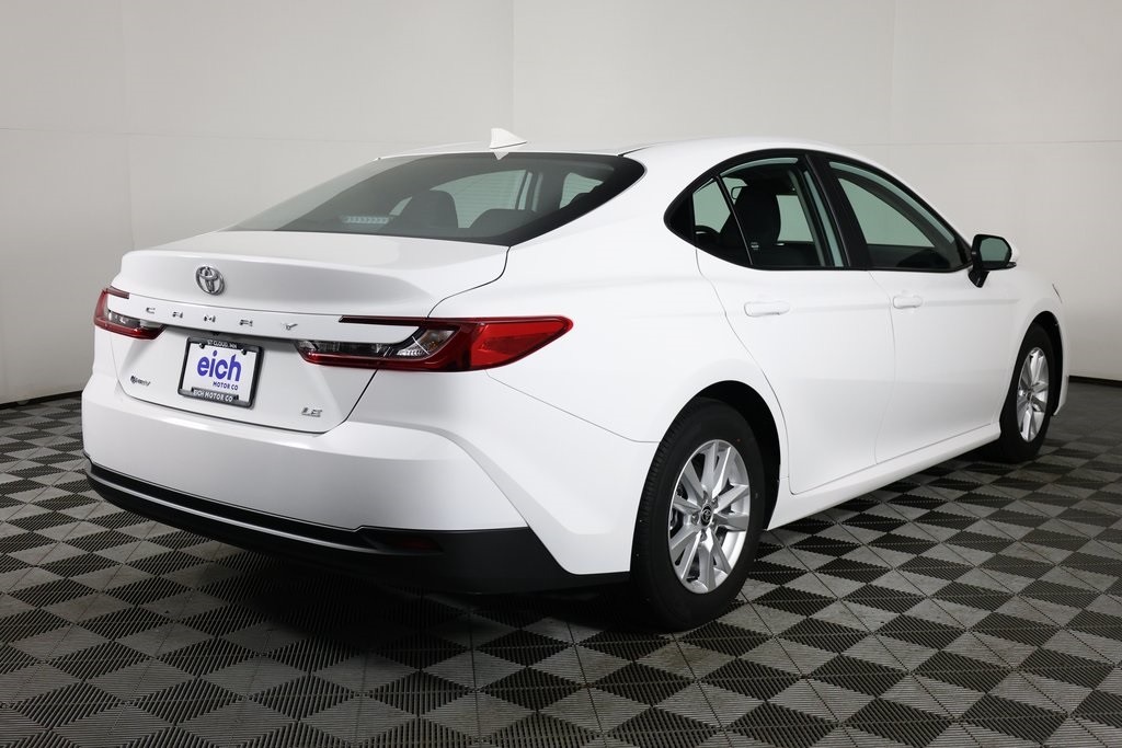 2025 Toyota Camry LE photo 4
