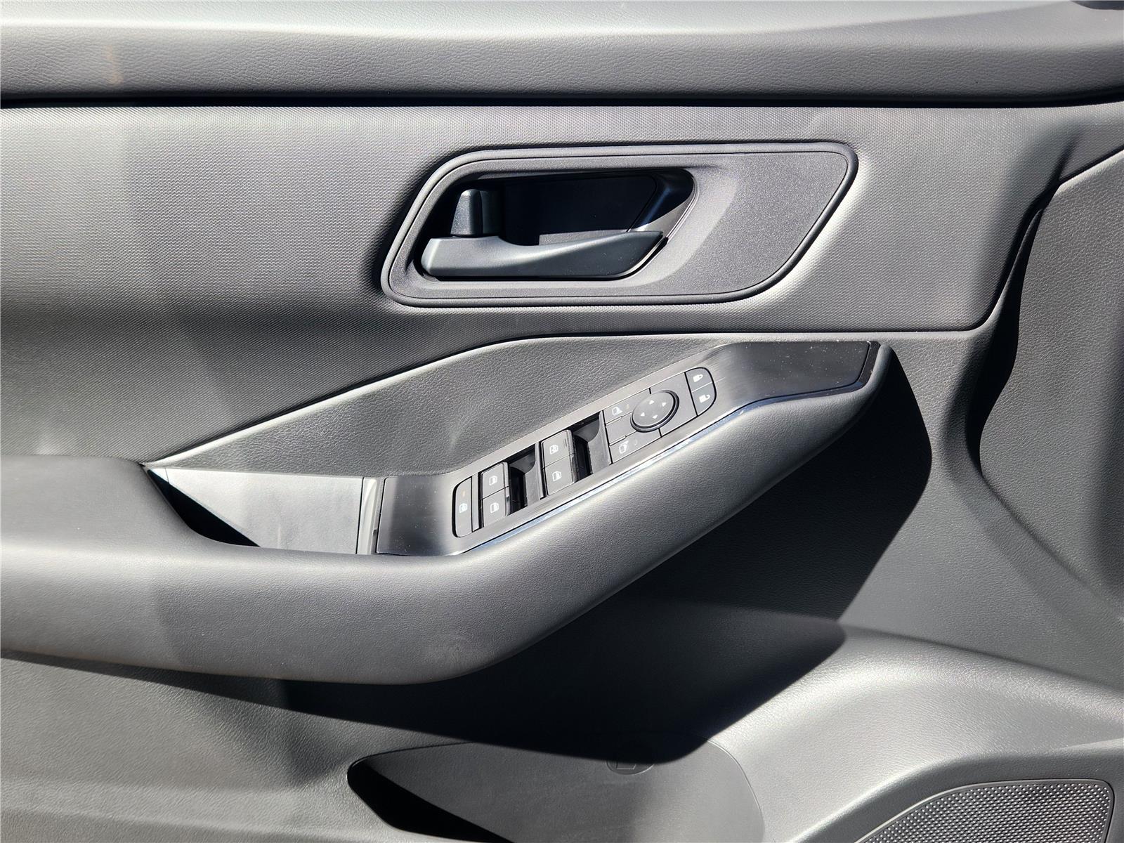 2026 Nissan Rogue S photo 2