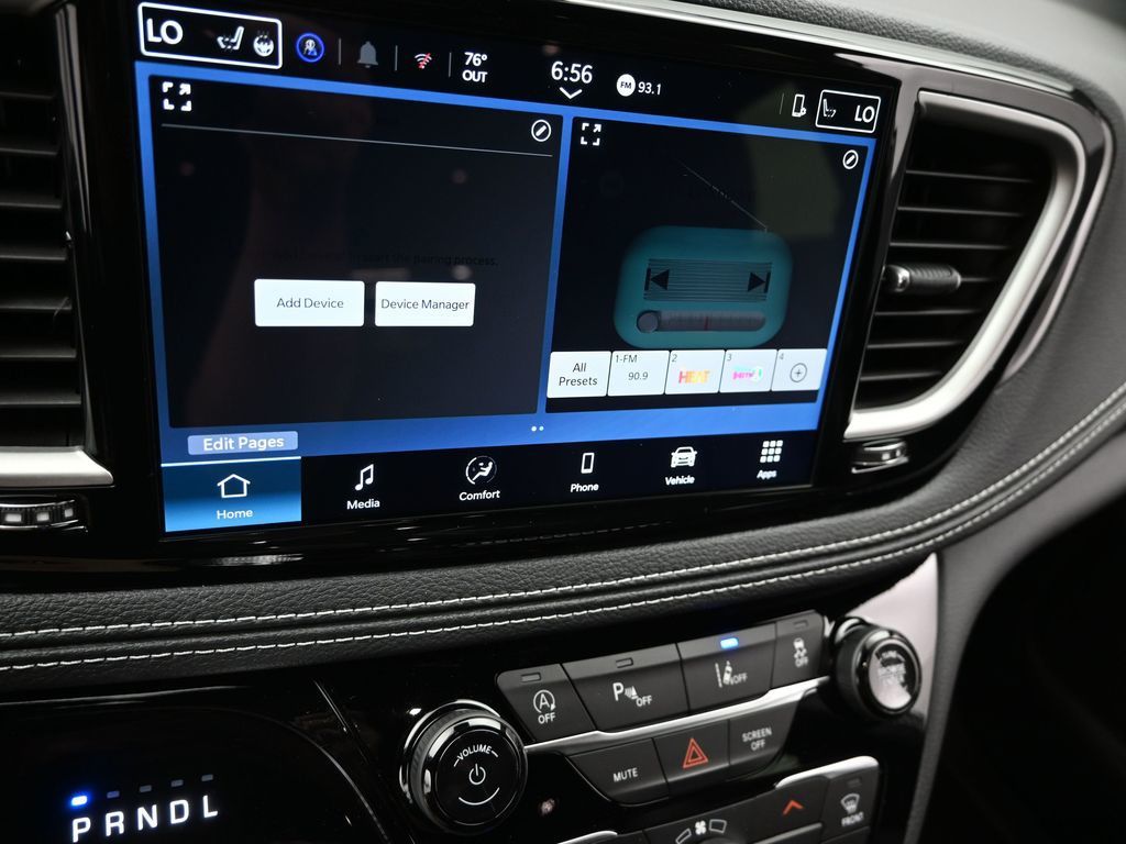 2026 Chrysler Pacifica photo 18