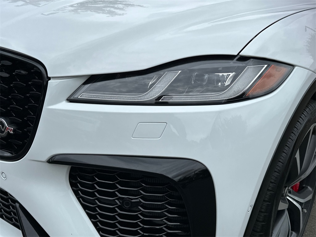 2024 Jaguar F-PACE SVR photo 7