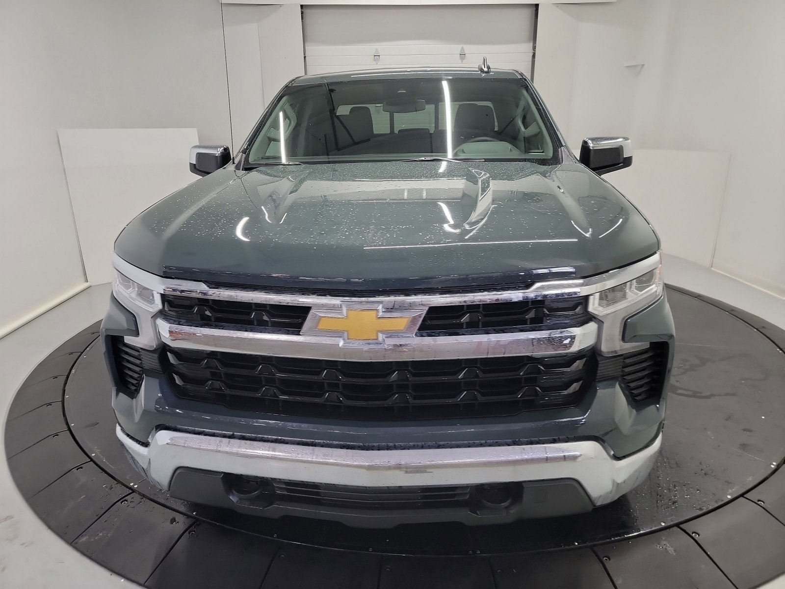 2025 Chevrolet Silverado 1500 LT photo 3