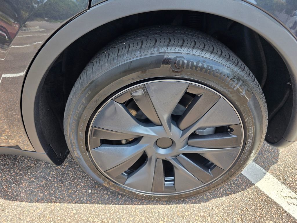 2025 Tesla Model Y Long Range photo 23