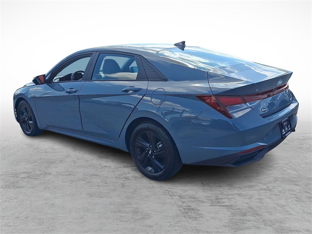2023 Hyundai Elantra SEL photo 7
