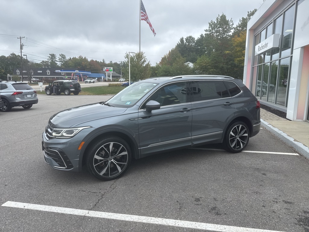 2022 Volkswagen Tiguan SEL Premium R-Line photo 2