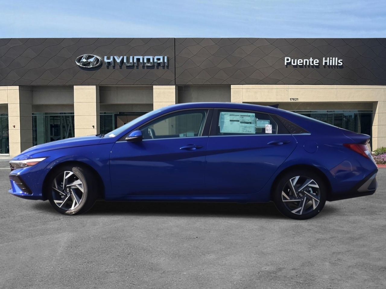 2025 Hyundai Elantra SEL Convenience photo 3