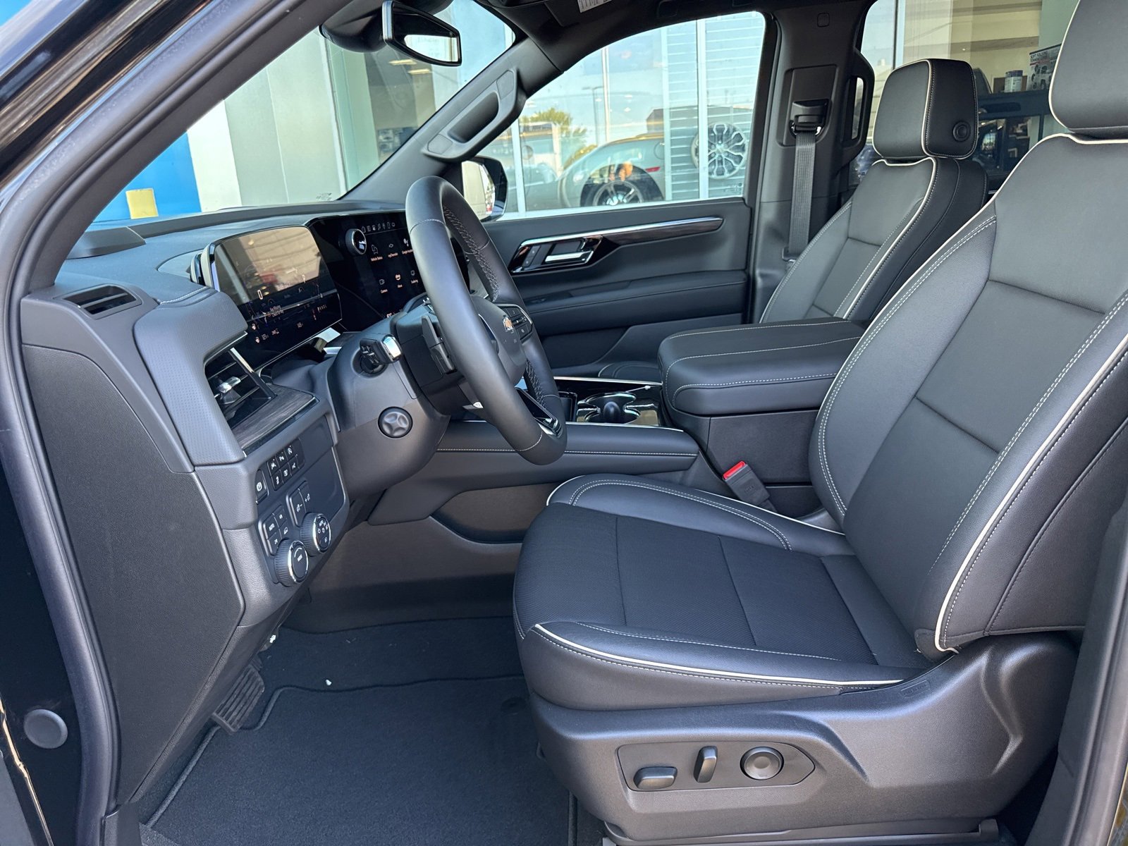2025 Chevrolet Suburban Premier photo 18
