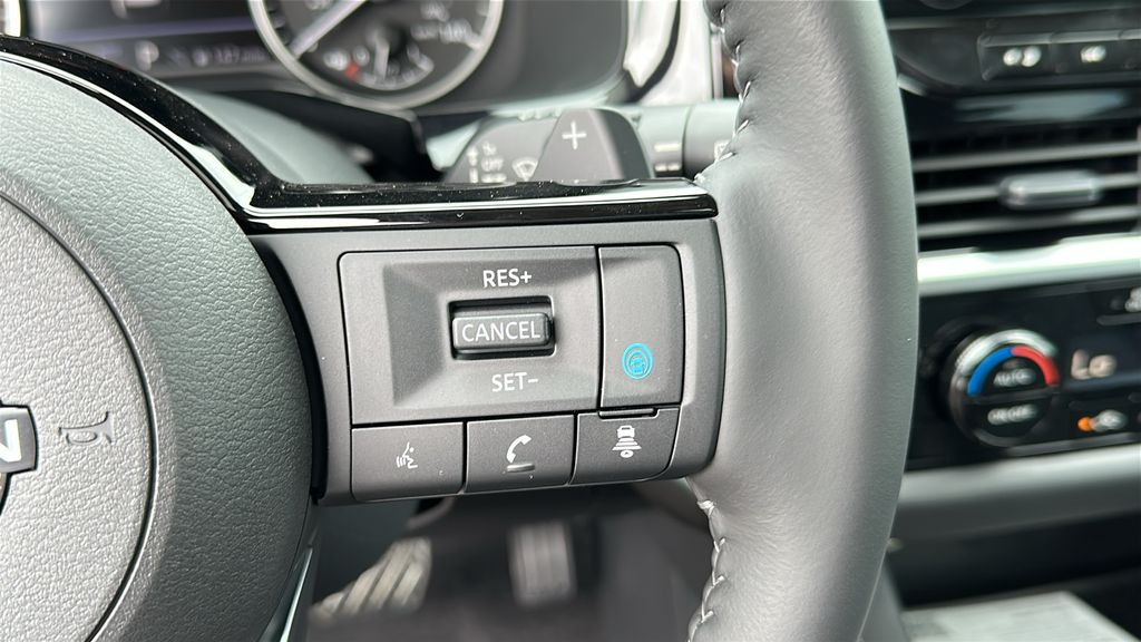 2025 Nissan Pathfinder SL photo 15