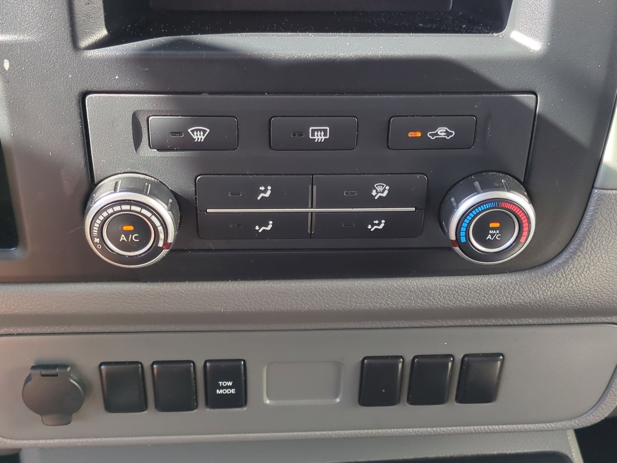 2015 Nissan NV3500 photo 17