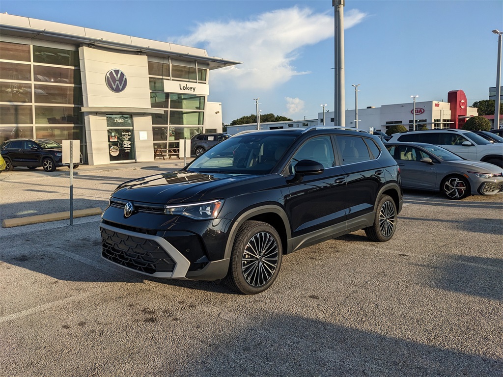 2025 Volkswagen Taos SE photo 2