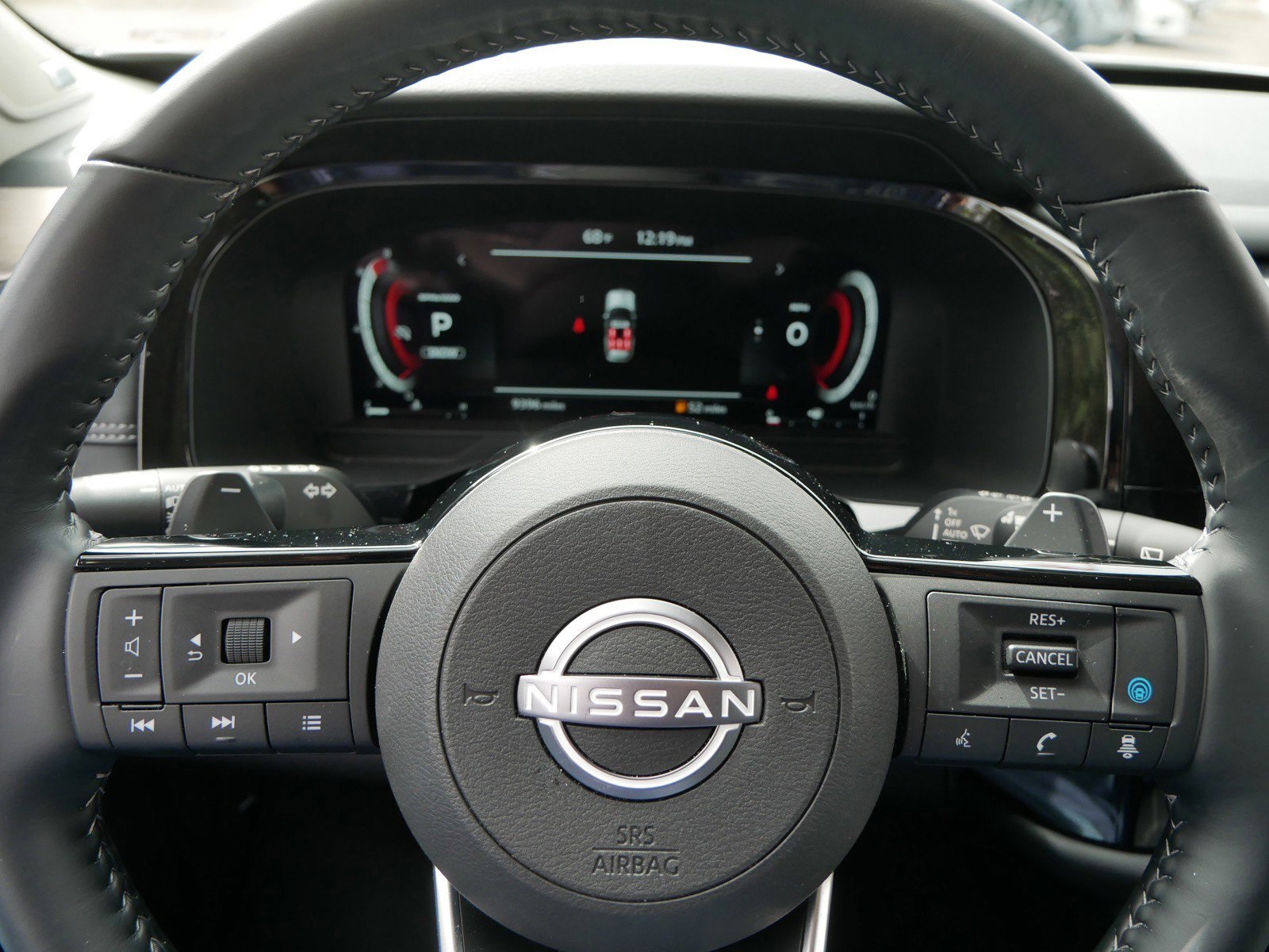 2025 Nissan Pathfinder Platinum photo 18