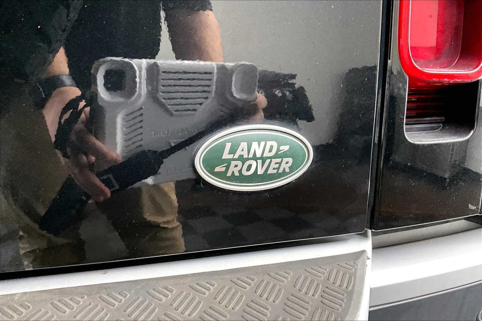 2023 Land Rover Defender SE photo 25