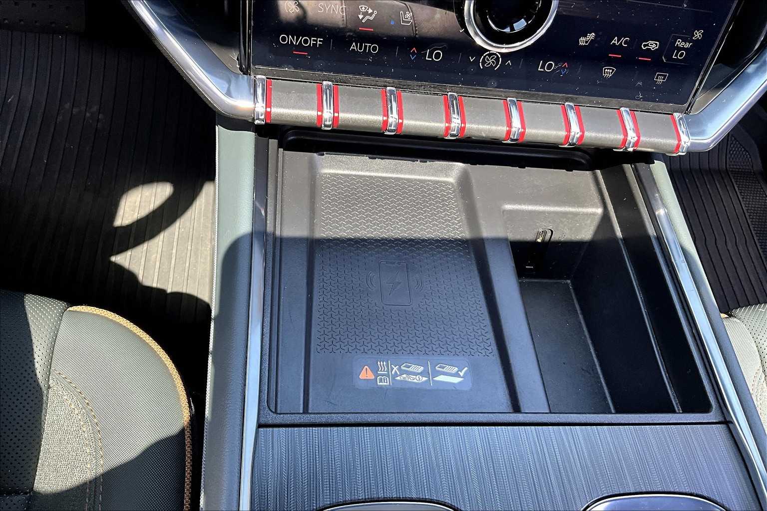 2024 Gmc Acadia AT4 photo 24