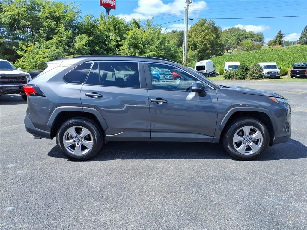 2023 Toyota RAV4 XLE photo 14