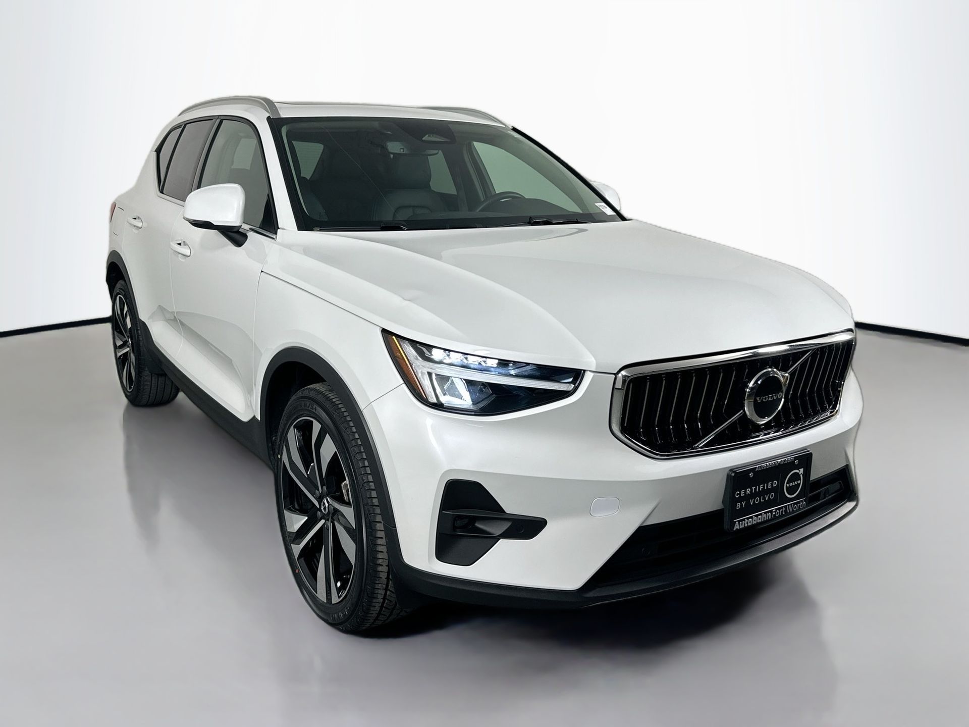 2023 Volvo XC40 Plus photo 3