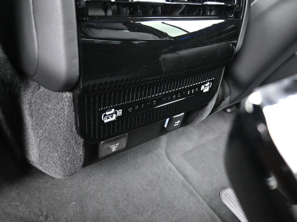 2024 Jeep Grand Wagoneer L II photo 28