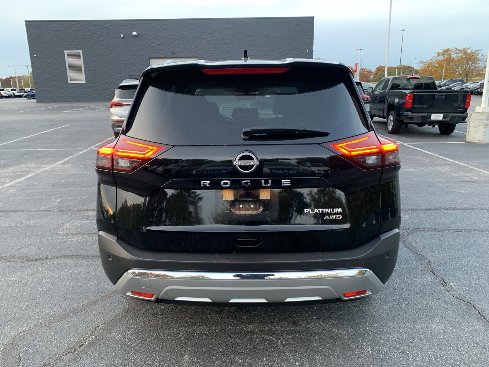 2023 Nissan Rogue Platinum photo 3