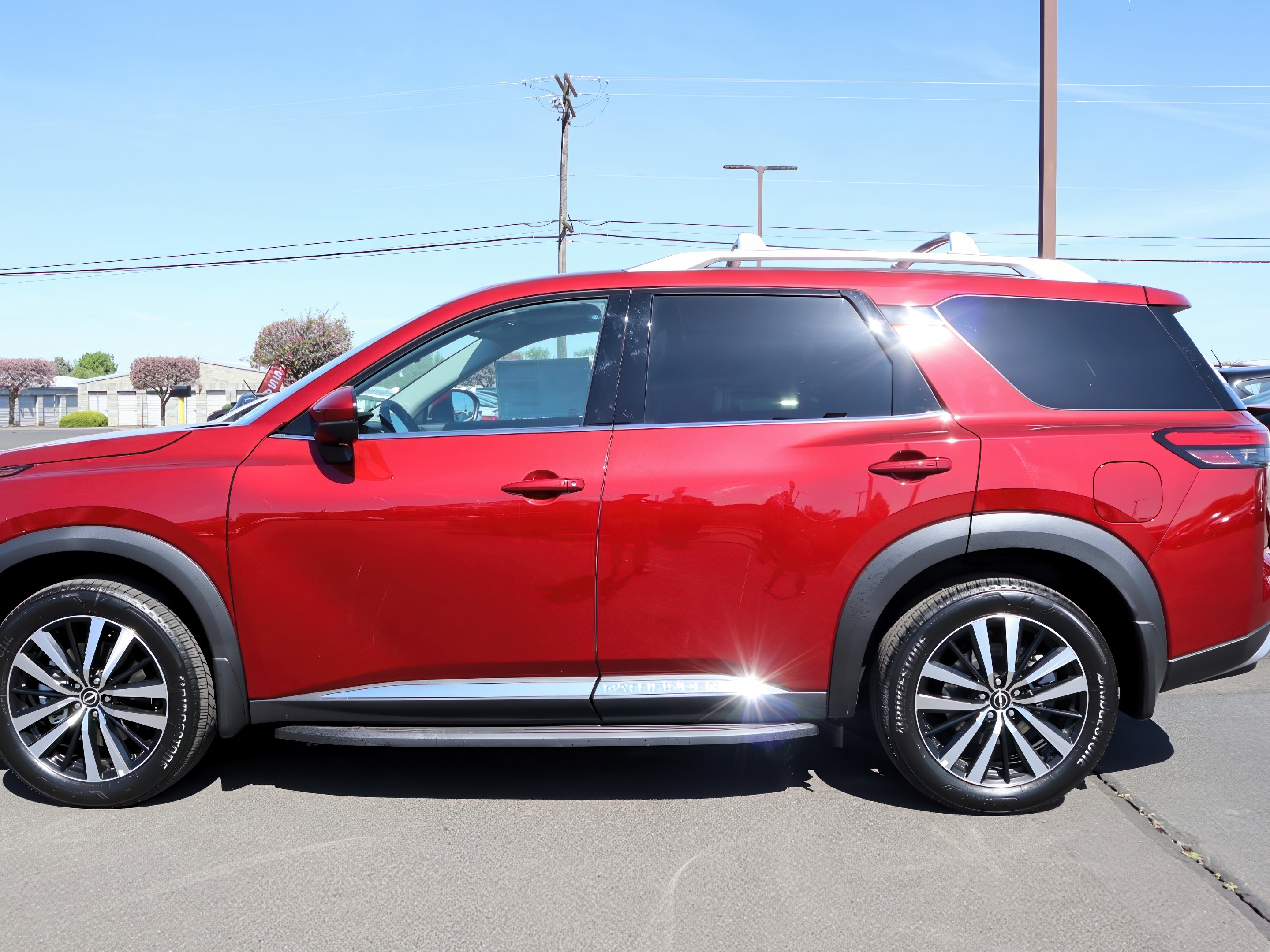 2025 Nissan Pathfinder Platinum photo 2