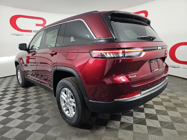 2025 Jeep Grand Cherokee Laredo photo 3