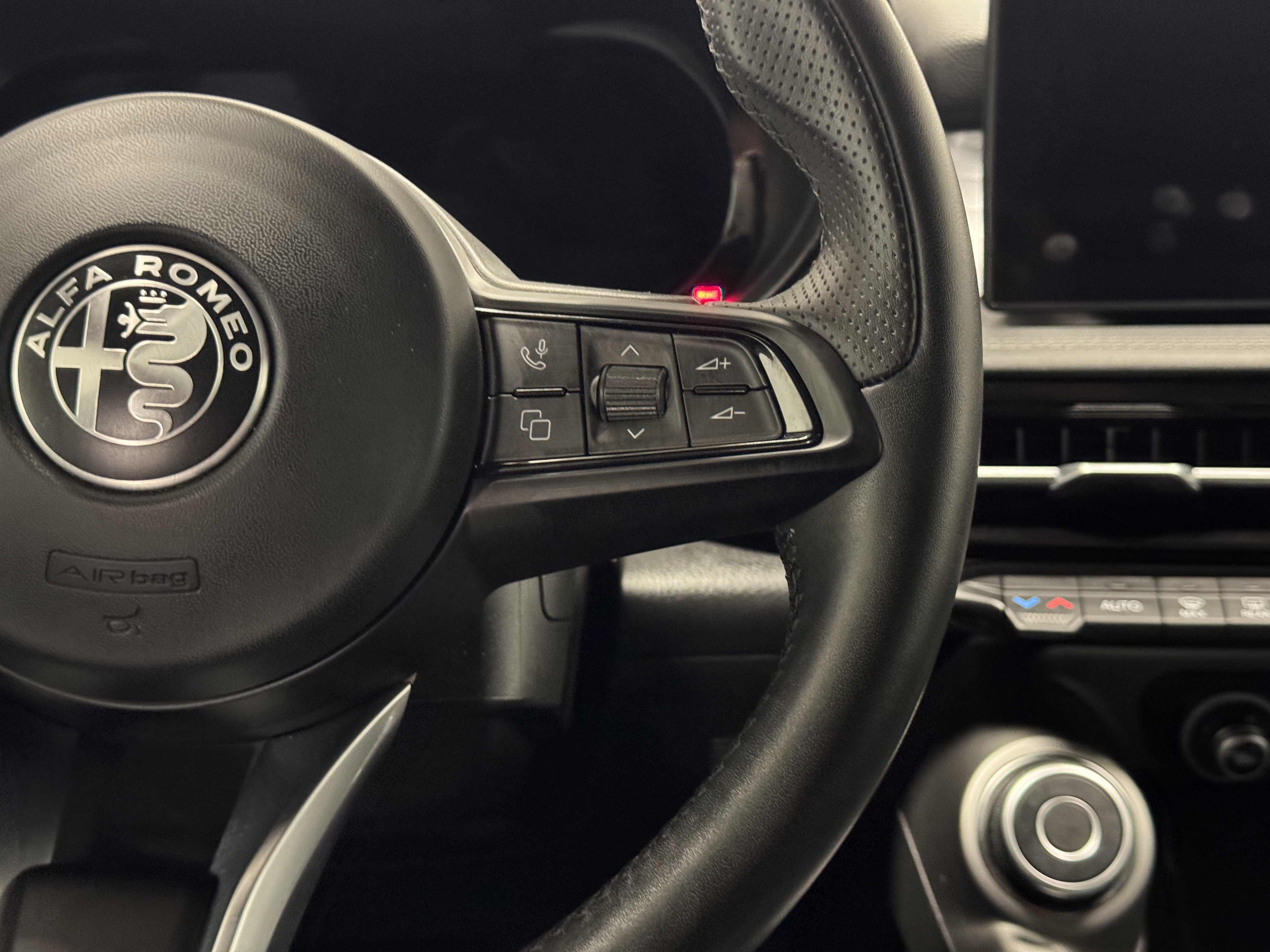 2024 Alfa Romeo Tonale Ti photo 9