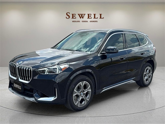 2025 BMW X1 28i's photo