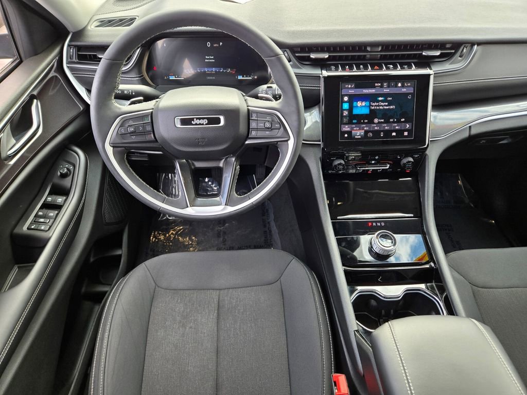 2023 Jeep Grand Cherokee Laredo photo 12