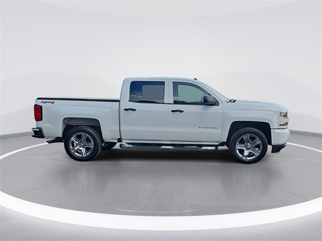 2018 Chevrolet Silverado 1500 Custom photo 2
