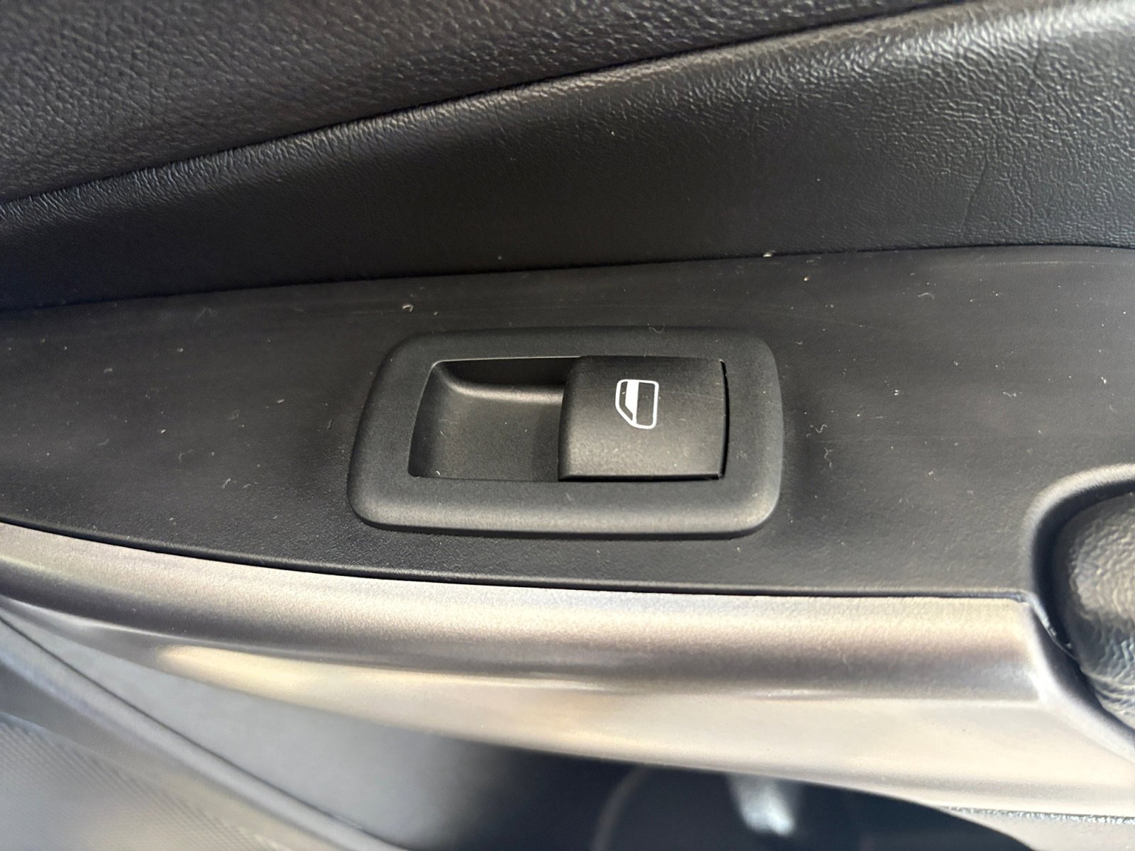 2020 Jeep Cherokee Limited photo 32