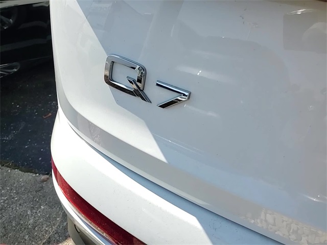2023 Audi Q7 55 Premium Plus photo 4