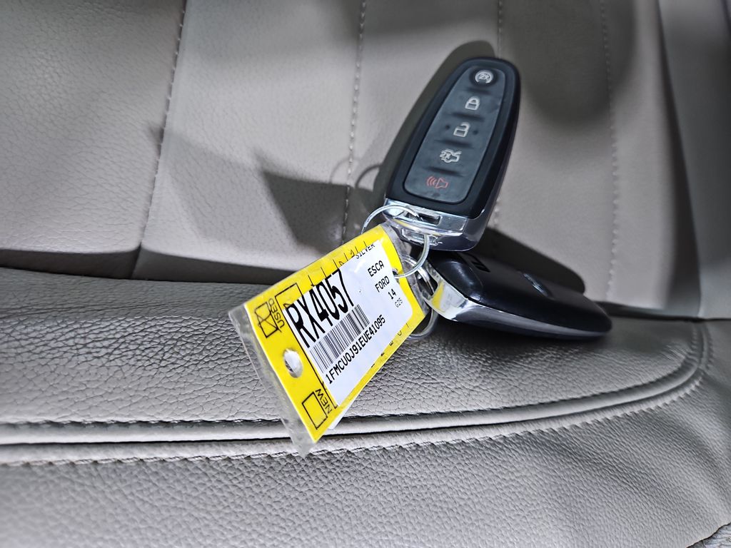 2014 Ford Escape Titanium photo 28