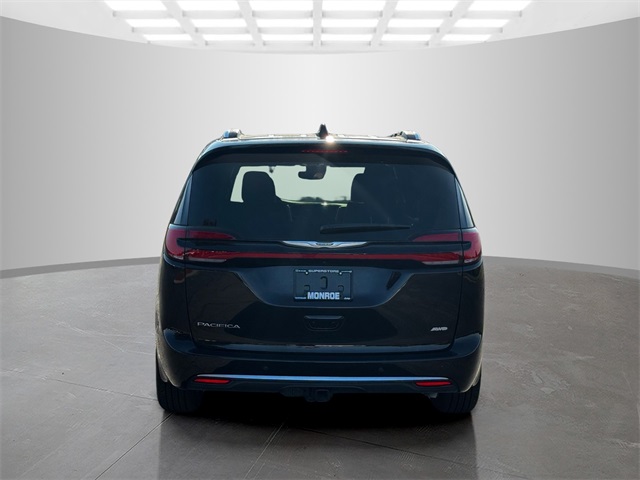 2025 Chrysler Pacifica Pinnacle photo 6