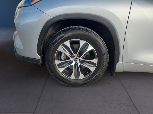 2022 Toyota Highlander XLE photo 14
