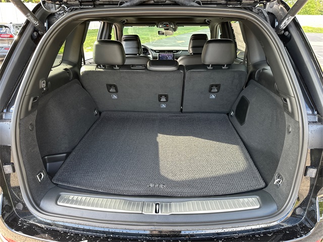 2025 Jeep Grand Cherokee Summit photo 10