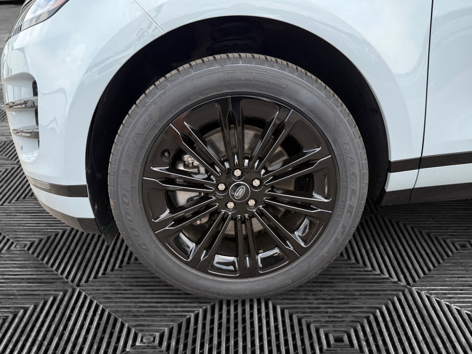2024 Land Rover Range Rover Evoque Dynamic SE photo 9