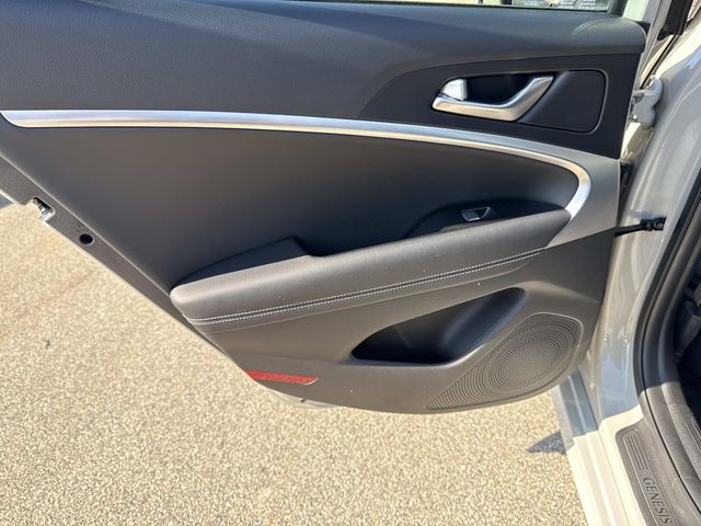 2025 Genesis G70 2.5T photo 11