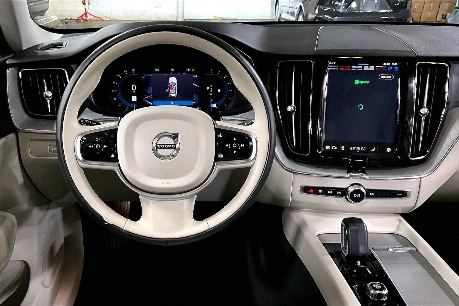 2024 Volvo XC60 Plus photo 5