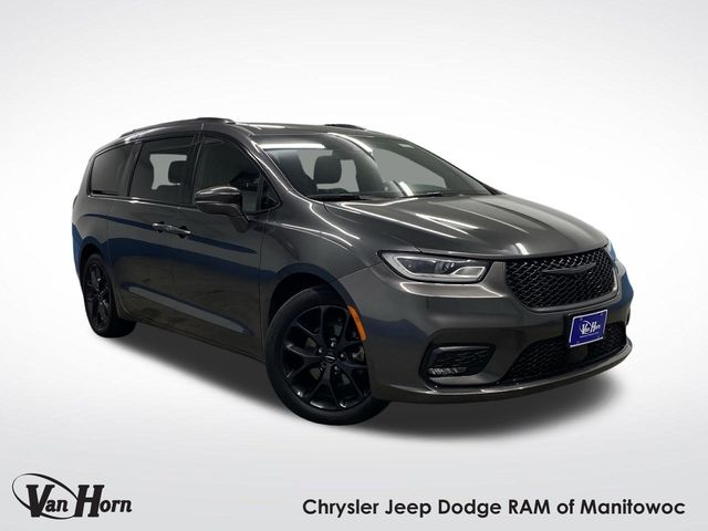 2022 Chrysler Pacifica Touring L's photo