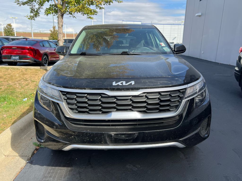 2023 Kia Seltos LX photo 2