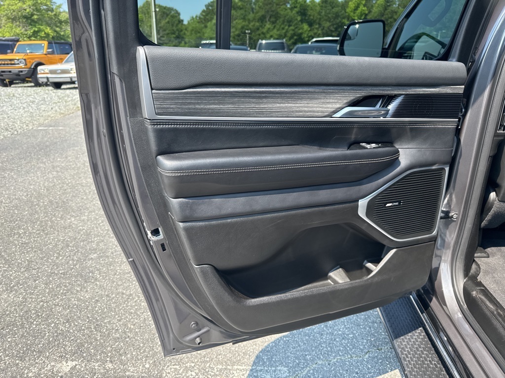 2024 Jeep Wagoneer L Series II photo 29