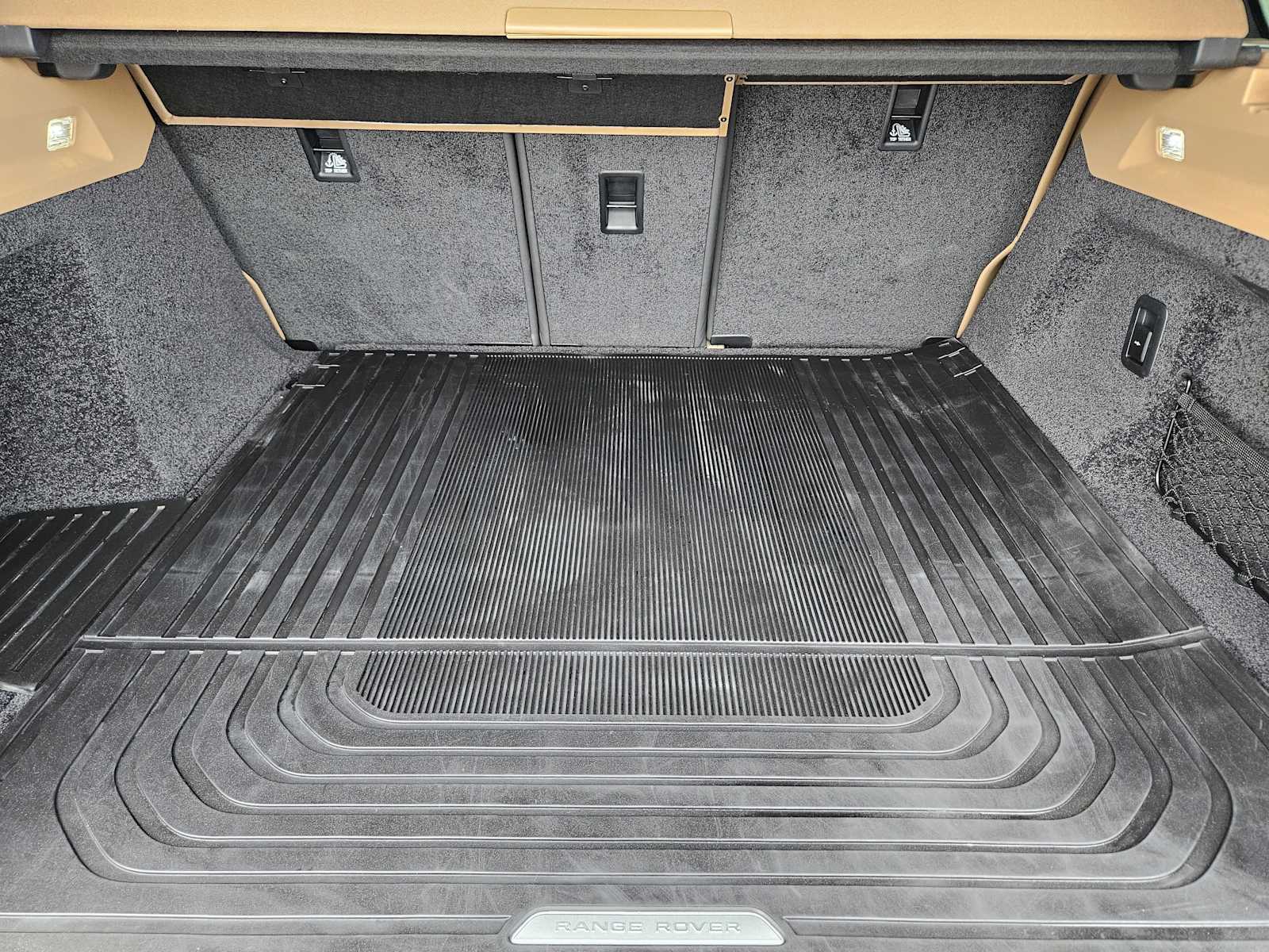 2025 Land Rover Range Rover SE photo 27