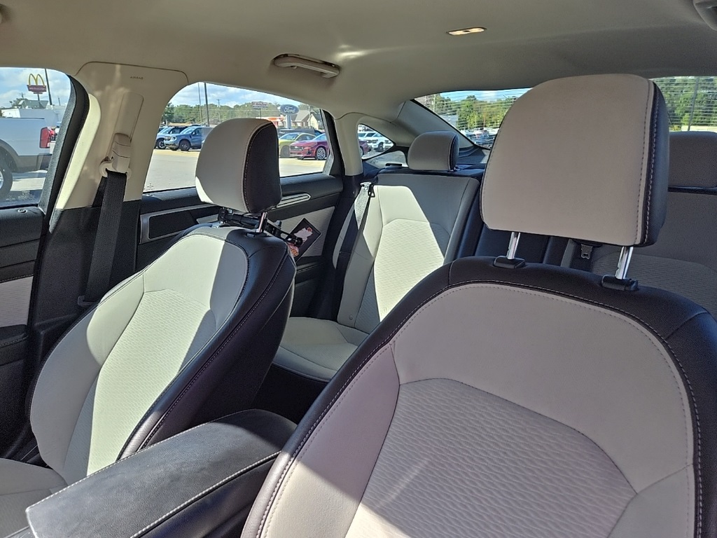 2020 Ford Fusion SE photo 2