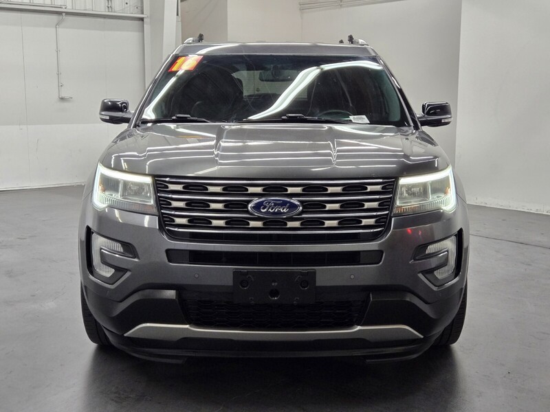 2016 Ford Explorer XLT photo 5