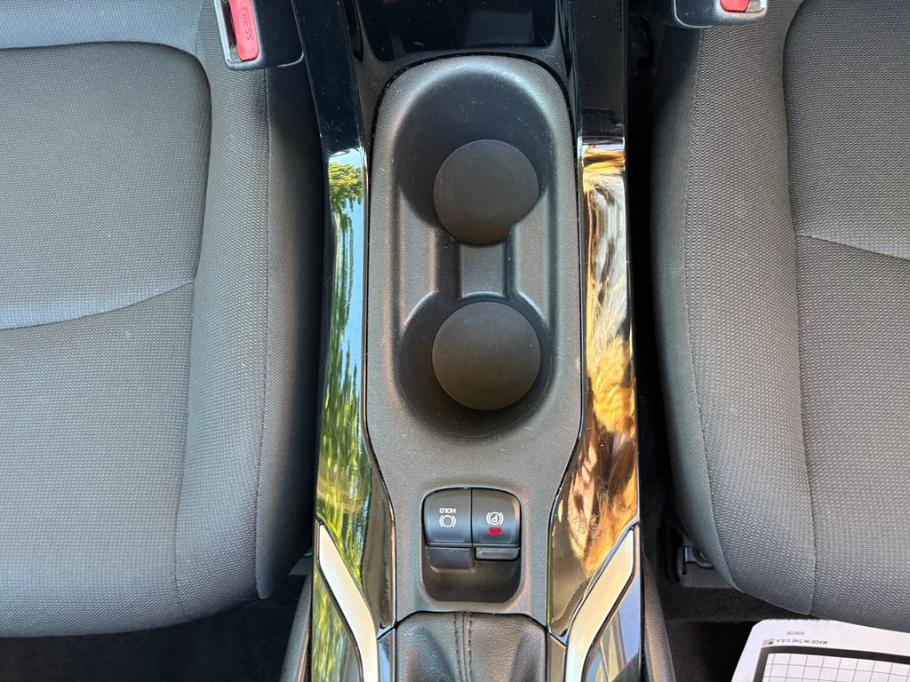 2021 Toyota Corolla LE photo 19