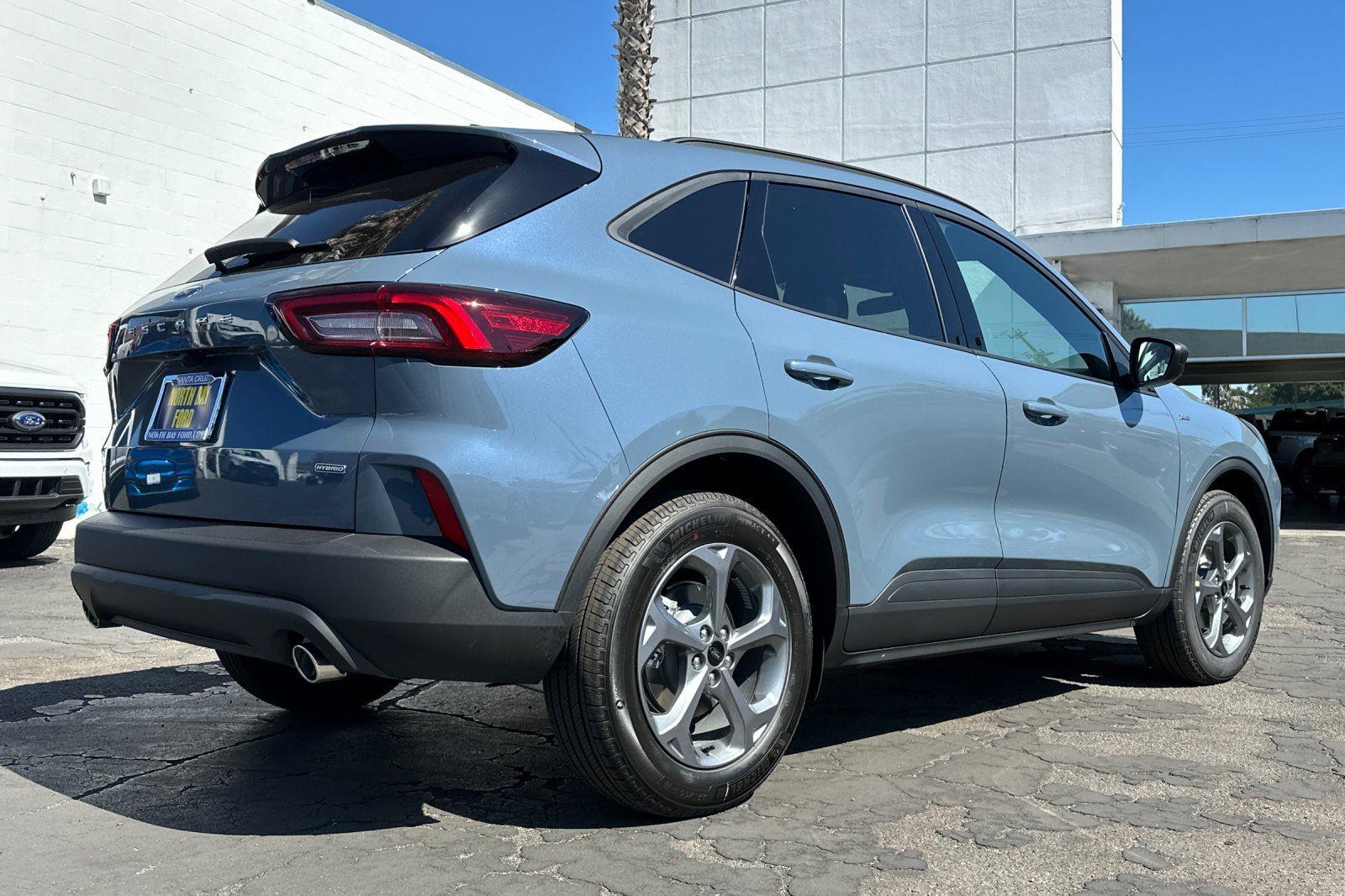 2025 Ford Escape ST-Line photo 3