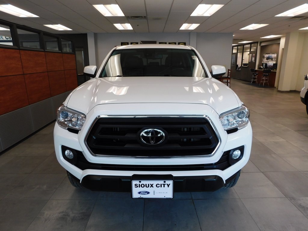 2022 Toyota Tacoma SR5 photo 3