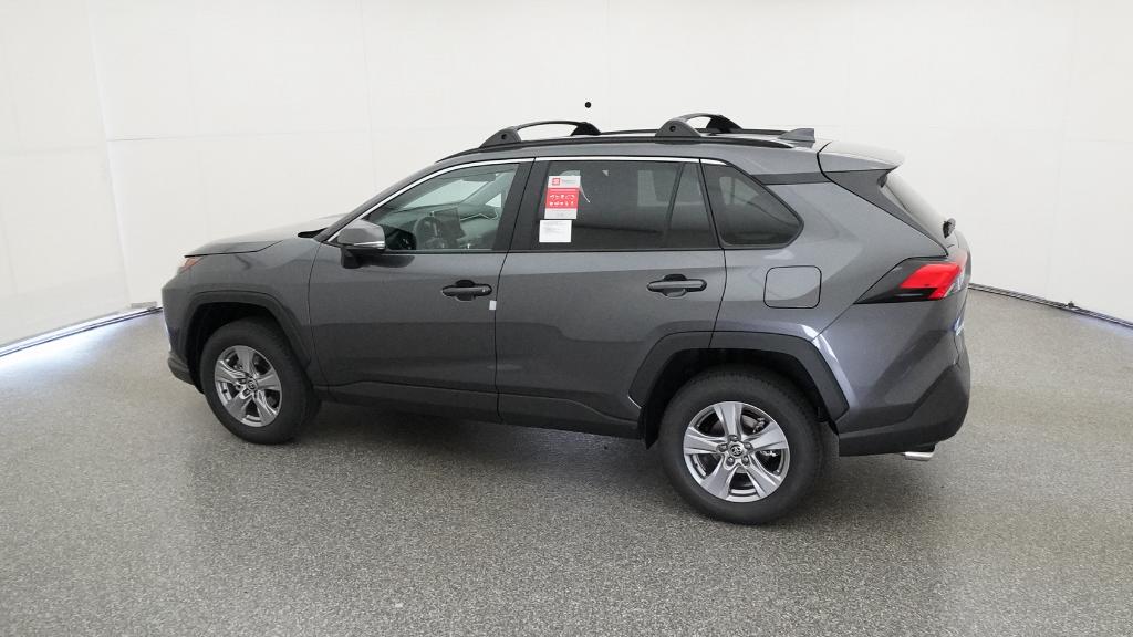 2025 Toyota RAV4 XLE photo 11