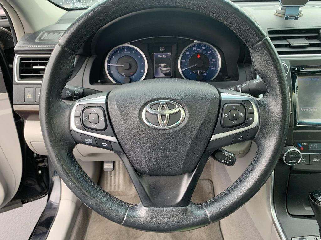 2015 Toyota Camry XLE photo 12