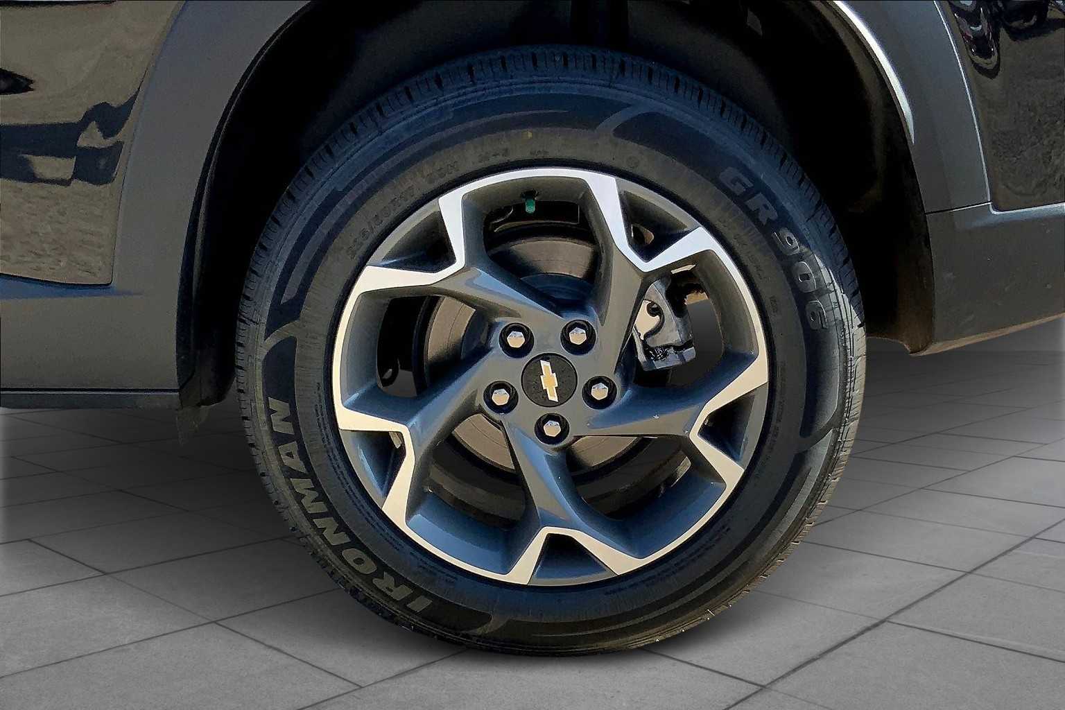 2024 Chevrolet Trax LT photo 4