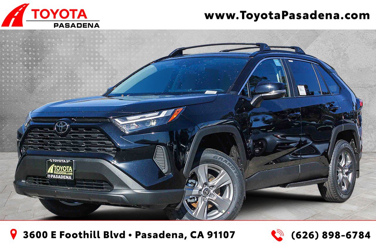 2025 Toyota RAV4 XLE's photo