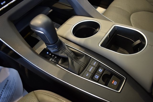 2020 Toyota Avalon Hybrid Limited photo 19